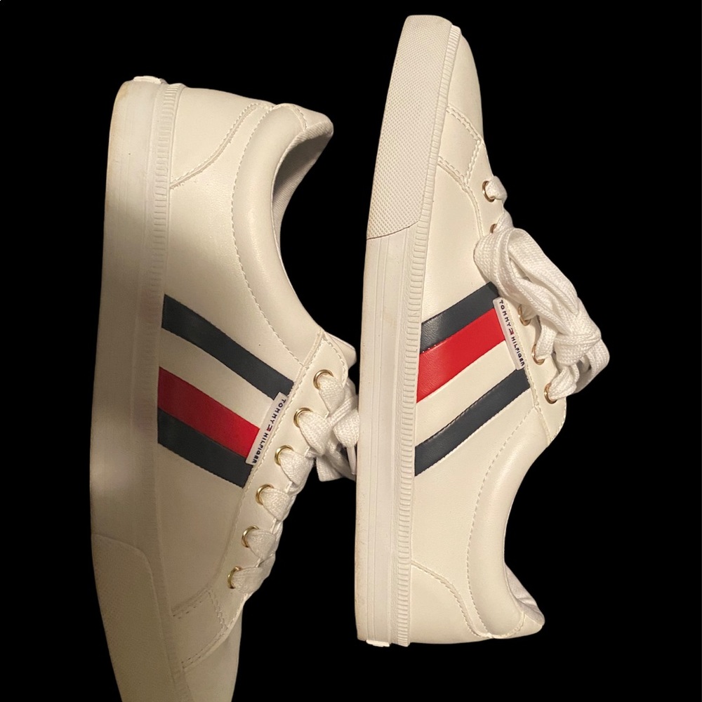 Tommy Hilfiger shoes. Size 9 Women